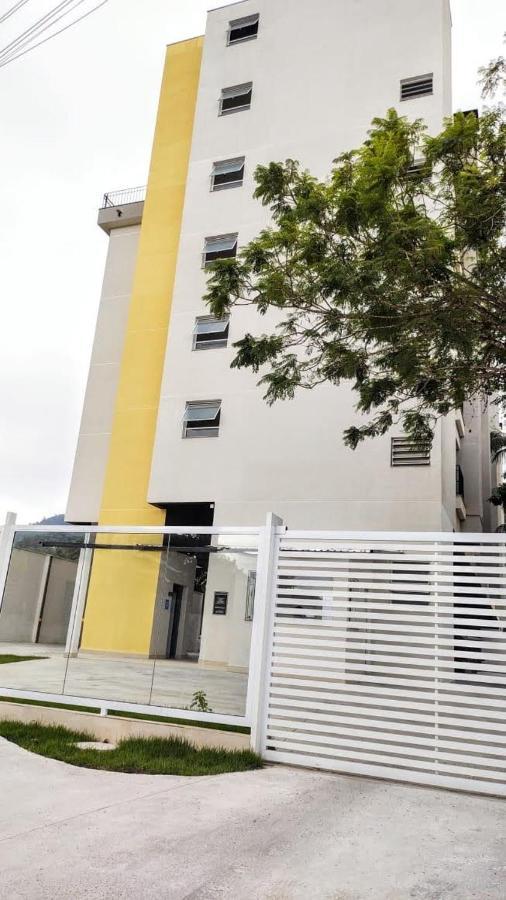 Apto Centro Ubatuba com Varanda Gourmet, Suíte e Piscina Exterior foto